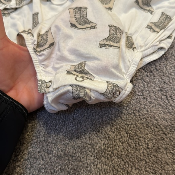 Kate Quinn Ice Skate Double Ruffle Bubble - Picture 4 of 5